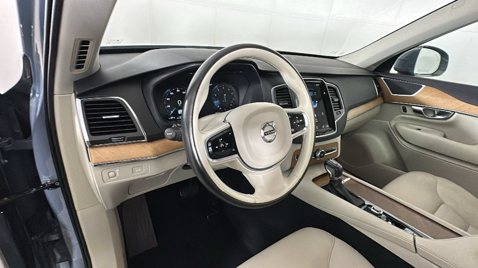 Used 2021 Volvo XC90 T6 Momentum AWD/4WD image 15