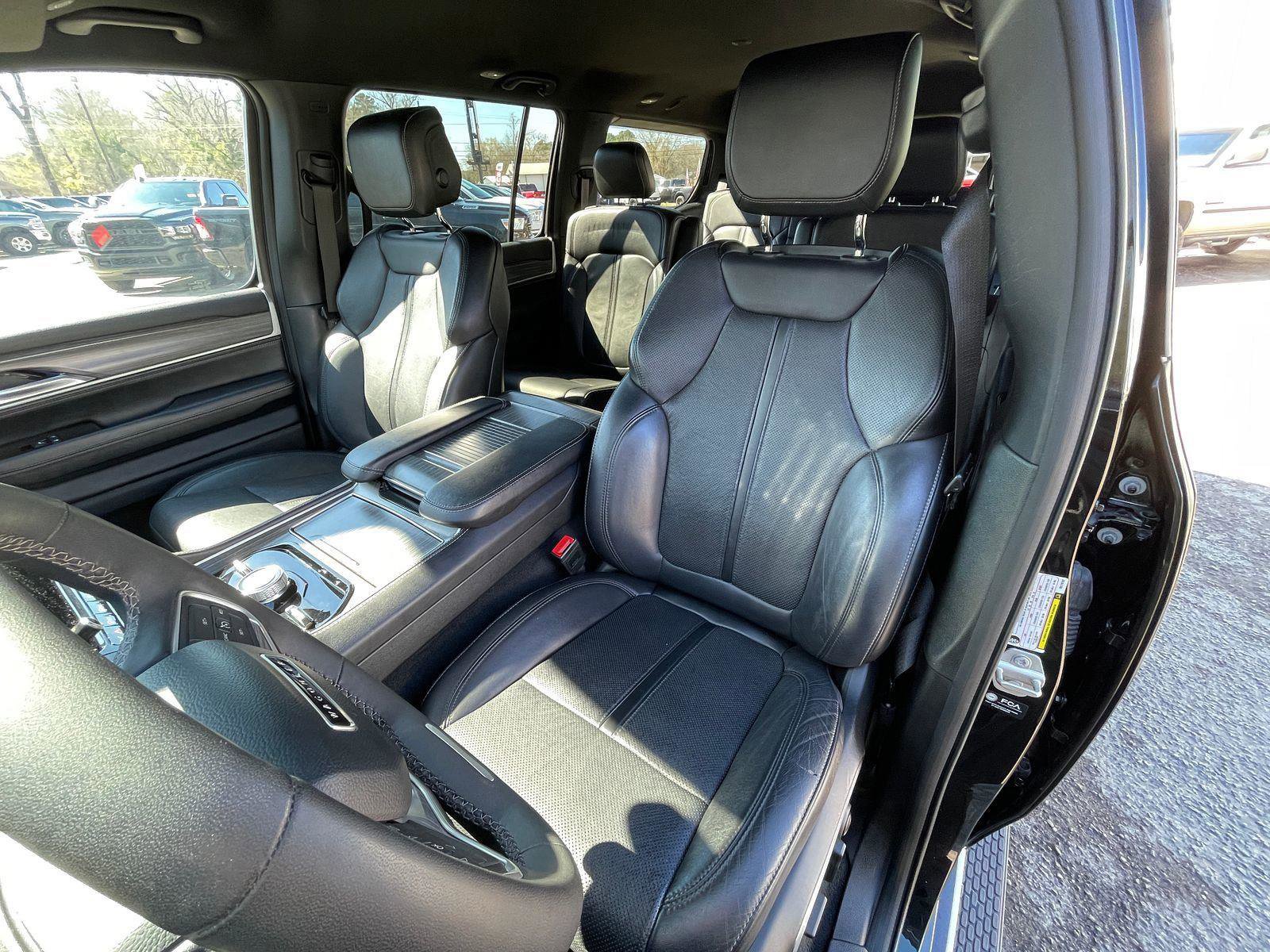 Certified 2024 Jeep Wagoneer Series III image 9