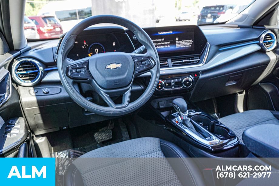 Used 2025 Chevrolet Trax LT FWD image 26