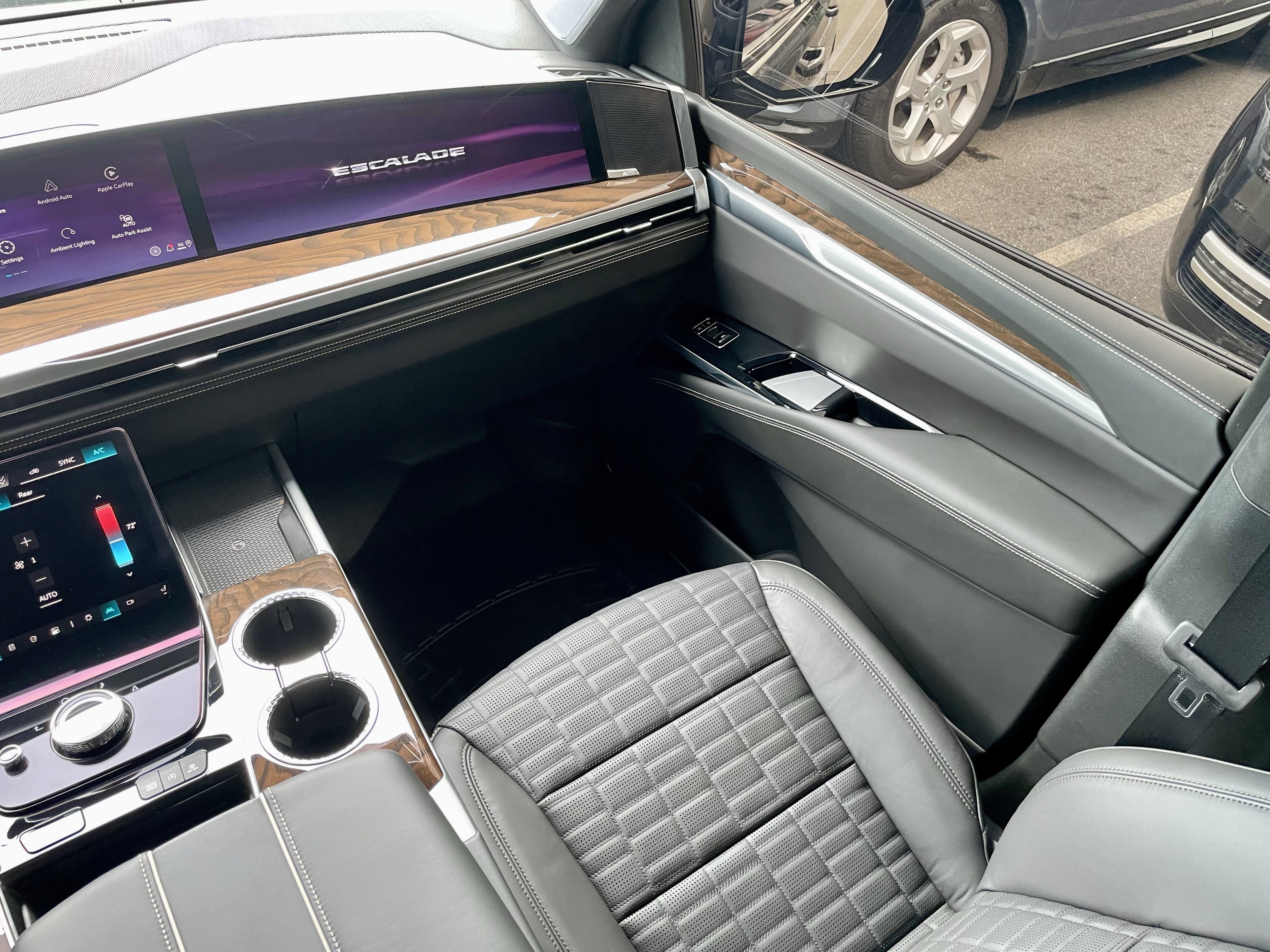 Used 2025 Cadillac Escalade Sport Platinum w/ LPO, ONYX Package AWD/4WD image 18