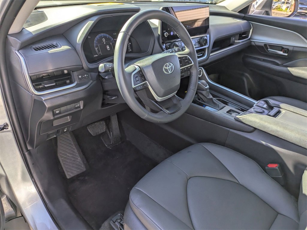 Used 2025 Toyota Grand Highlander AWD image 17