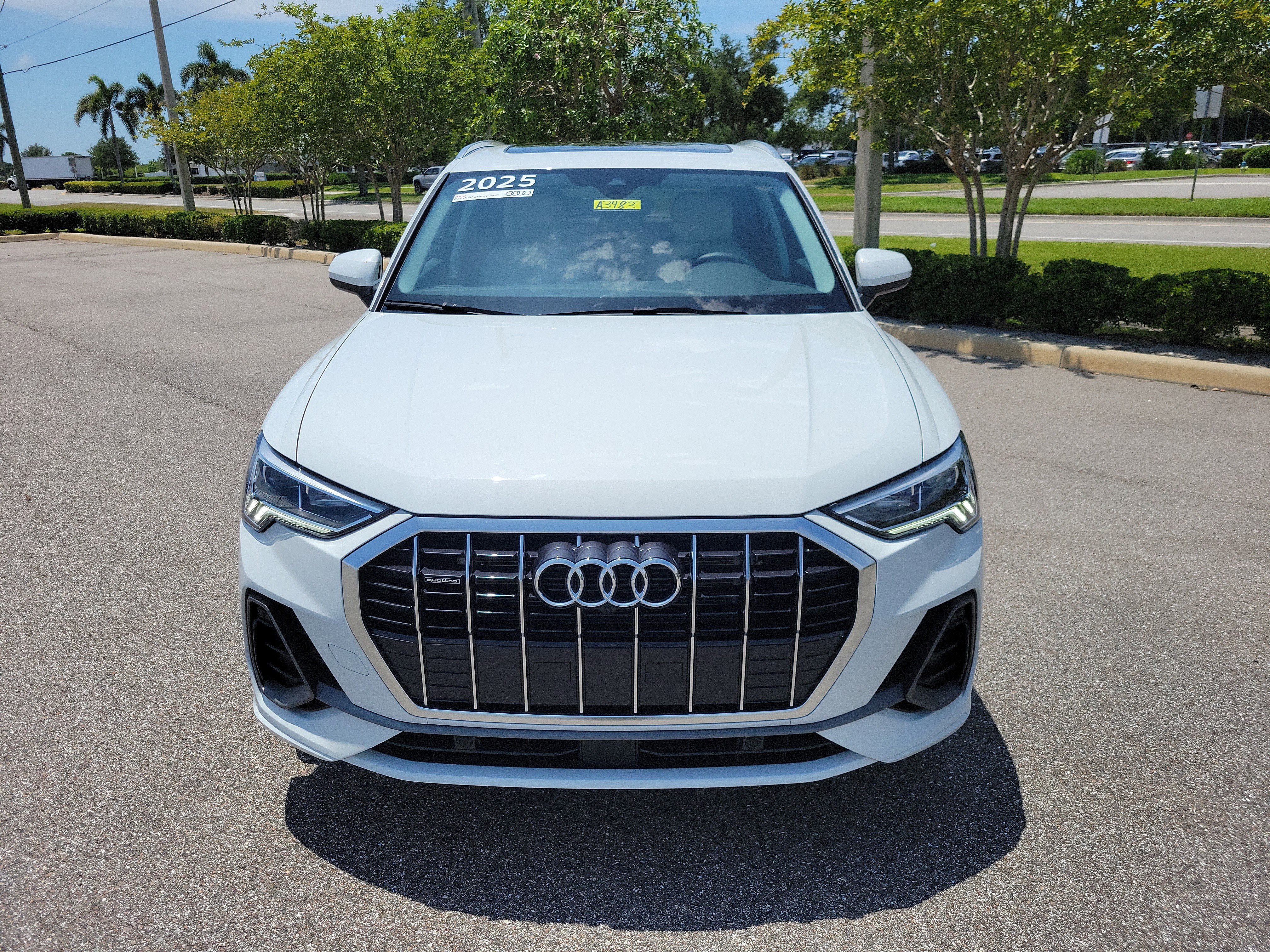 Certified 2025 Audi Q3 2.0T Premium Plus w/ Premium Plus Package AWD/4WD image 2