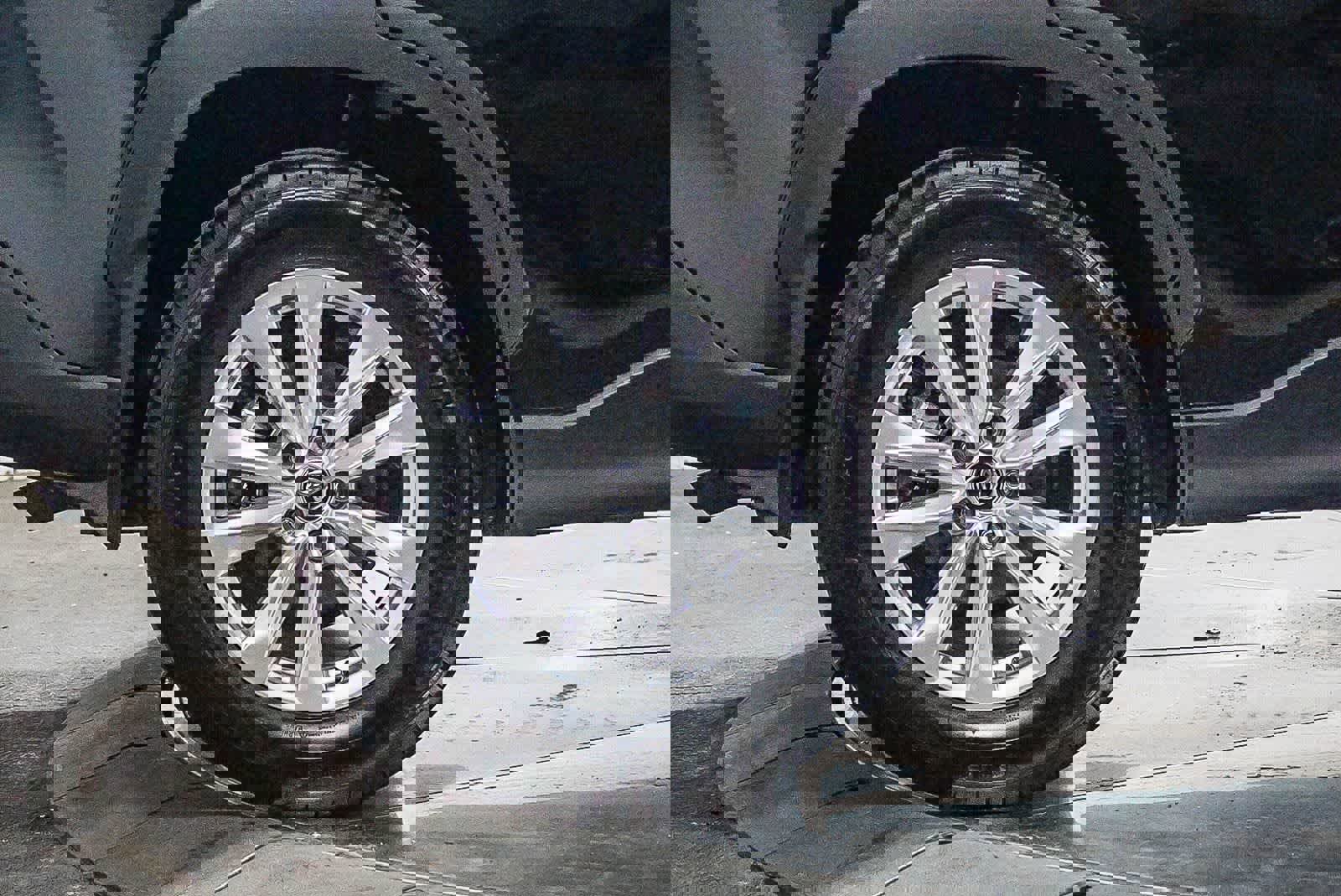 Certified 2025 Toyota Corolla Cross LE FWD image 8