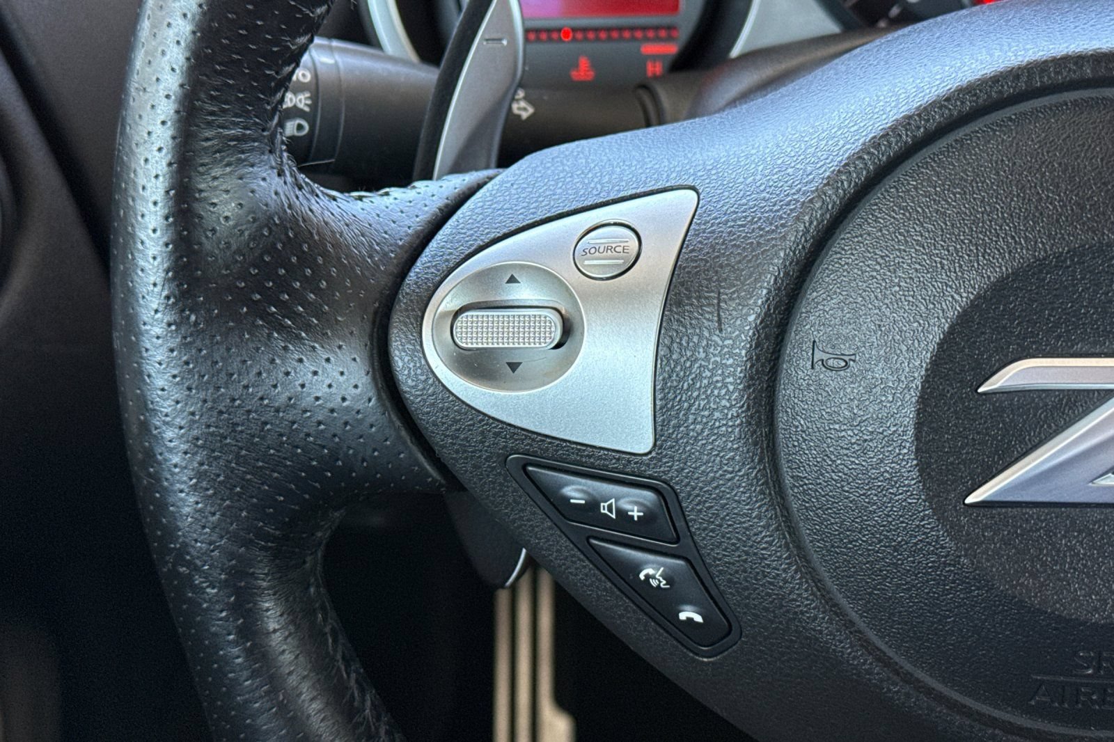 Used 2014 Nissan 370Z Touring RWD image 30