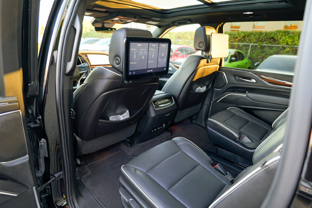 Used 2021 Cadillac Escalade ESV Premium Luxury w/ Driver Assist Tech Package AWD/4WD image 24