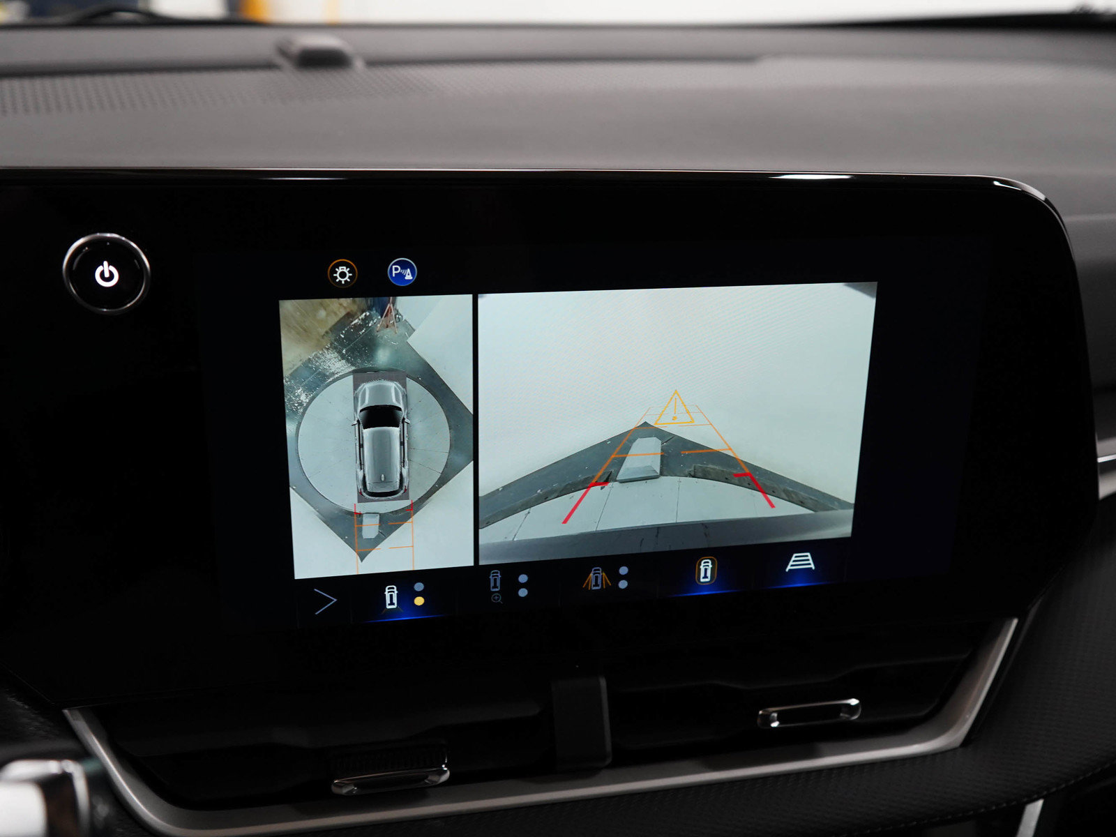 Used 2025 Chevrolet Equinox LT w/ Safety and Technology Package AWD/4WD image 21