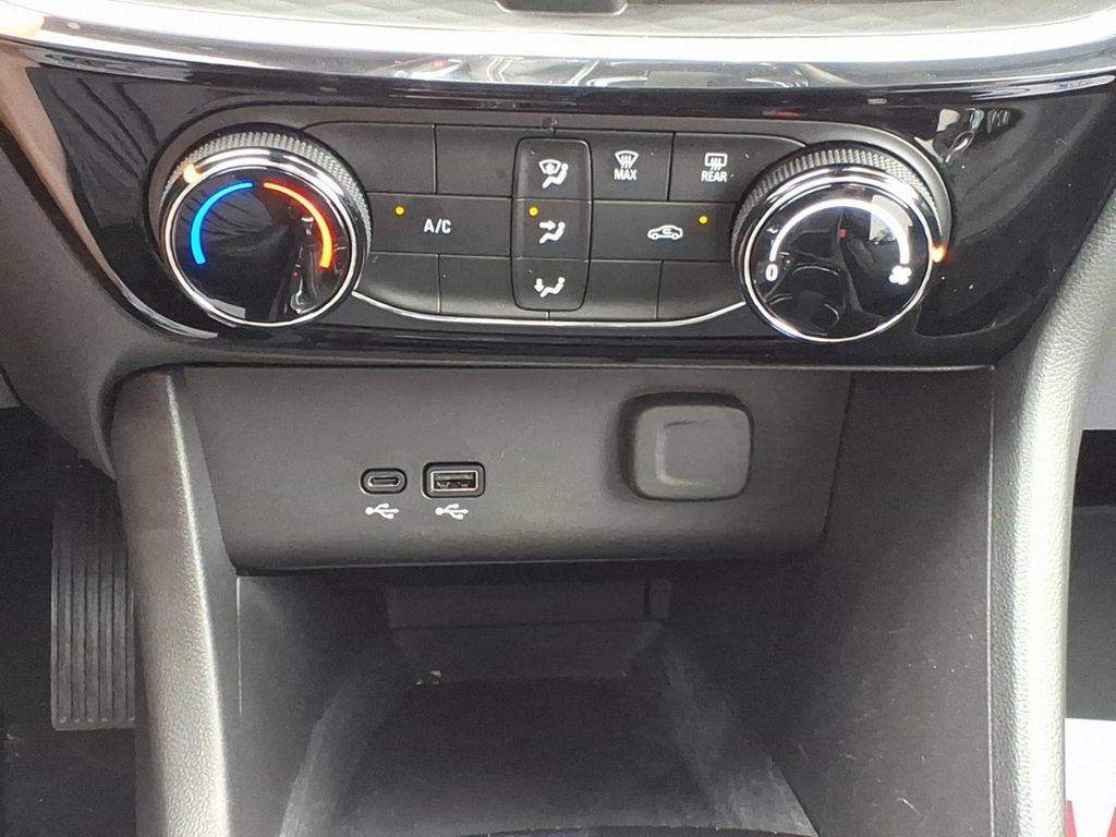 Used 2025 Buick Encore GX Sport Touring FWD image 18