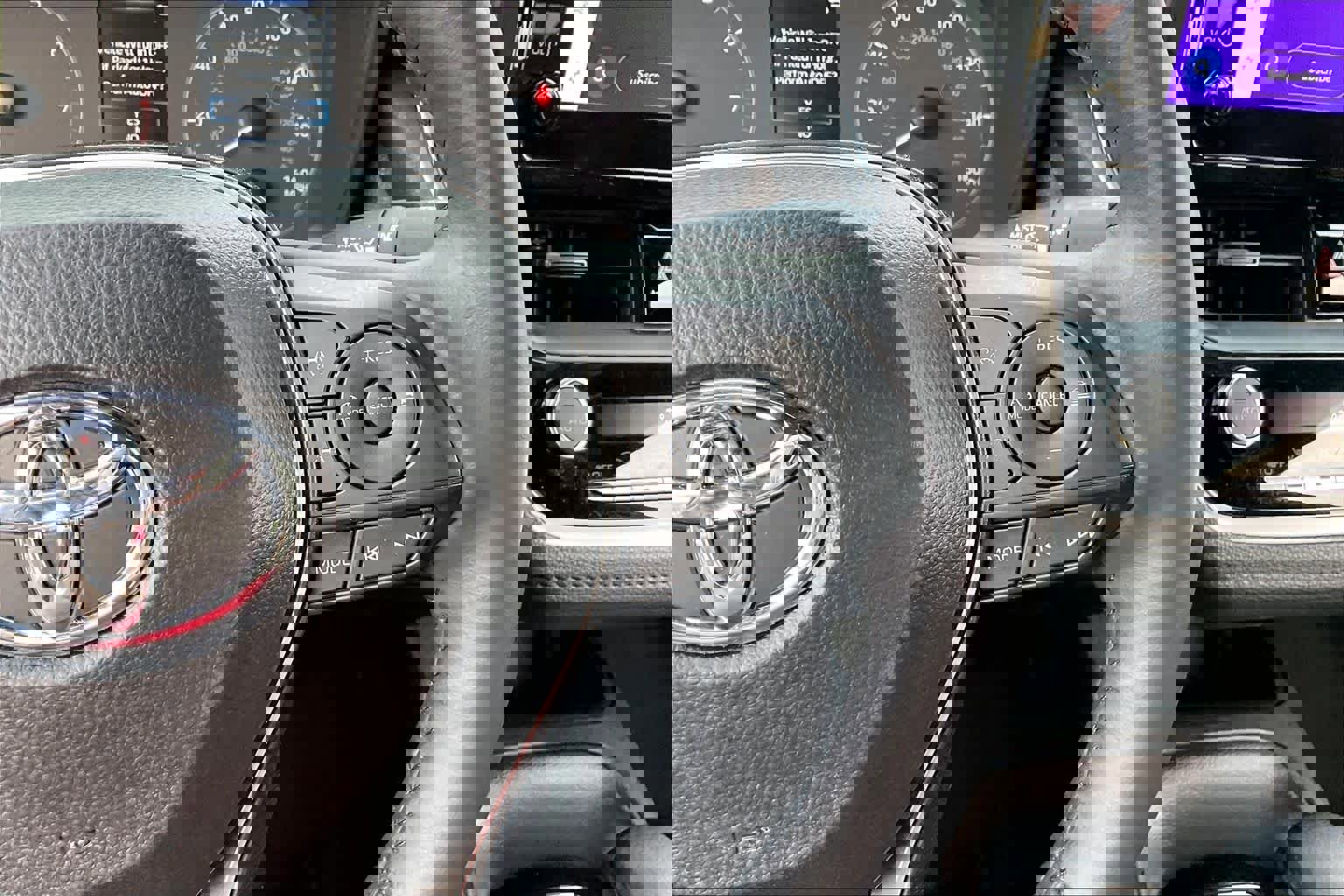 Used 2024 Toyota Corolla SE FWD image 24