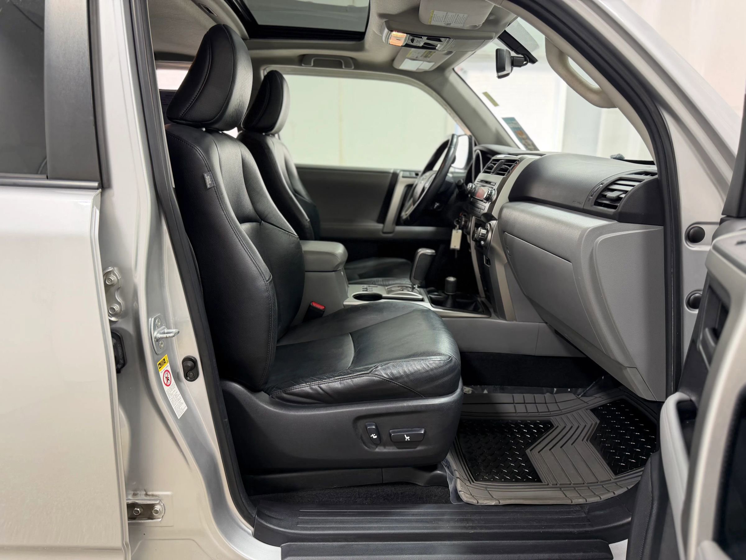 Used 2010 Toyota 4Runner SR5 image 27