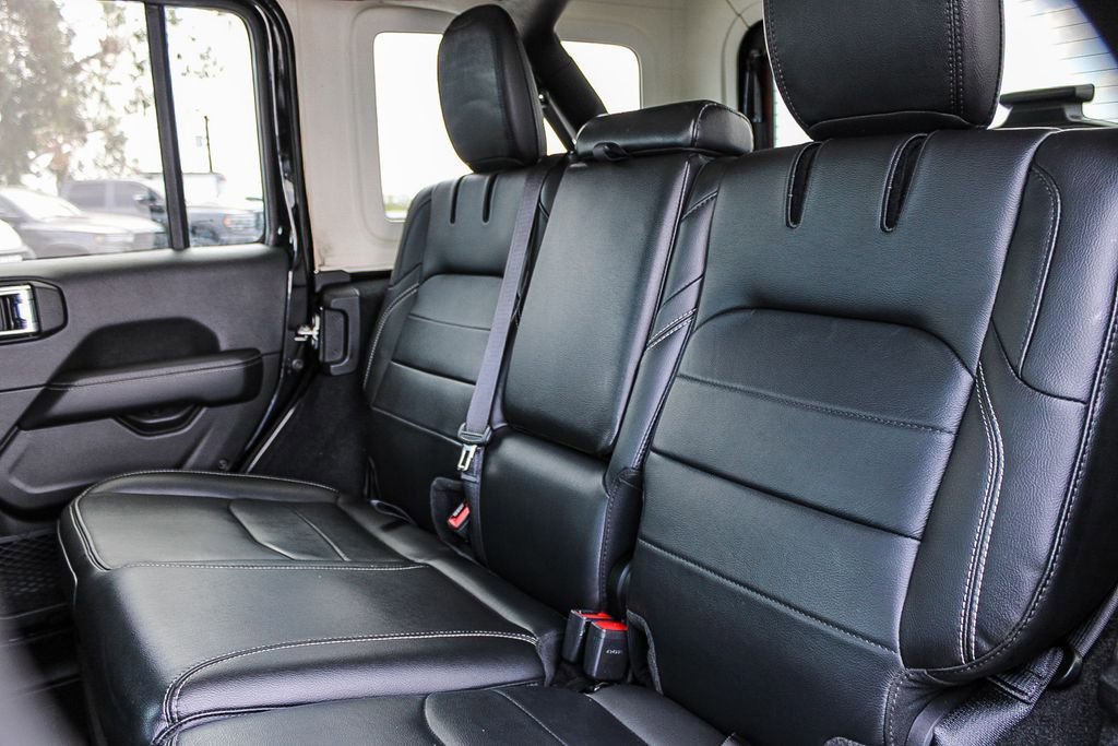 Used 2023 Jeep Wrangler Unlimited Sahara image 18