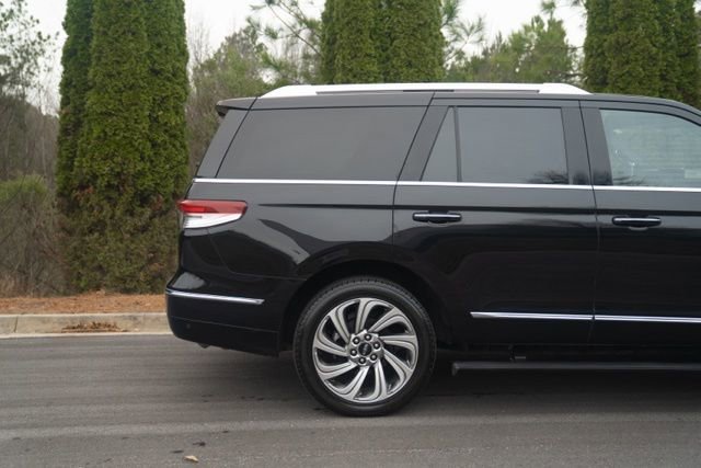 Used 2023 Lincoln Navigator Reserve w/ Equipment Group 201A image 9