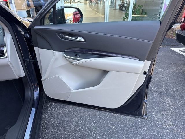 Used 2022 Cadillac XT4 Luxury AWD/4WD image 26