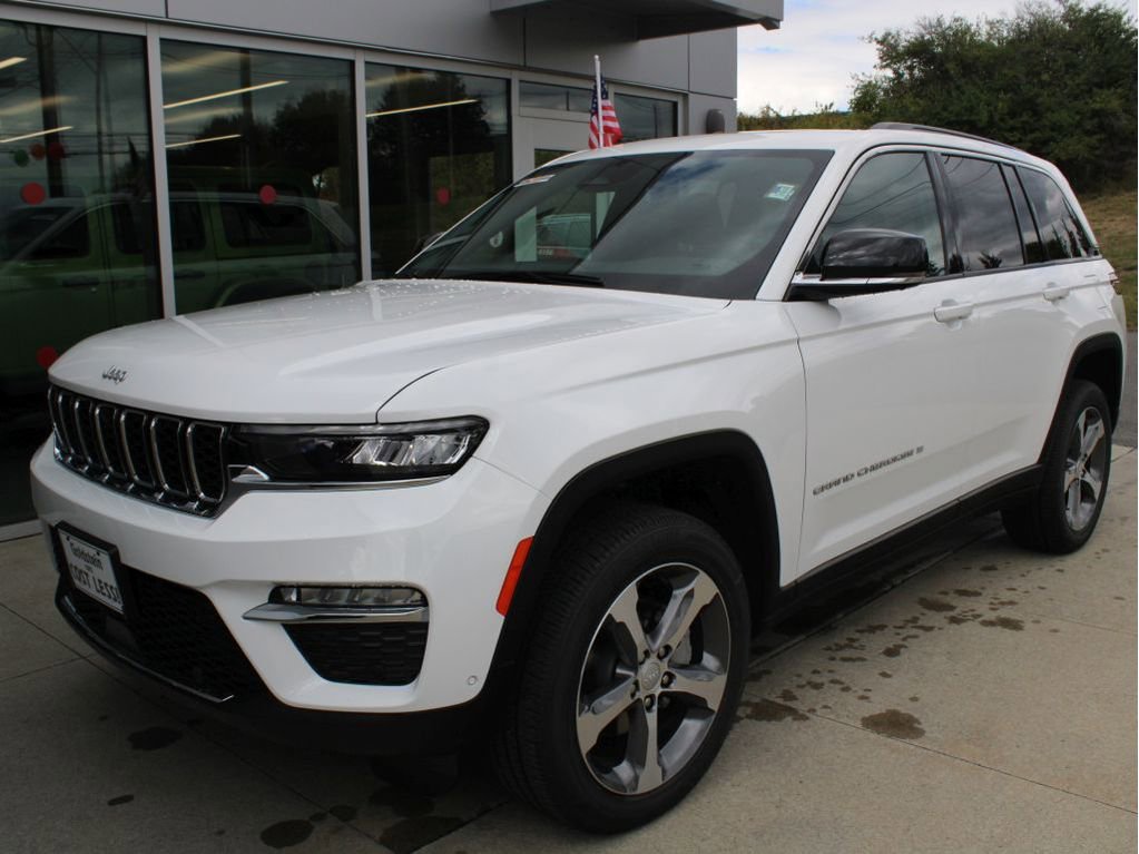 New 2025 Jeep Grand Cherokee Limited w/ Luxury Tech Group II image 3