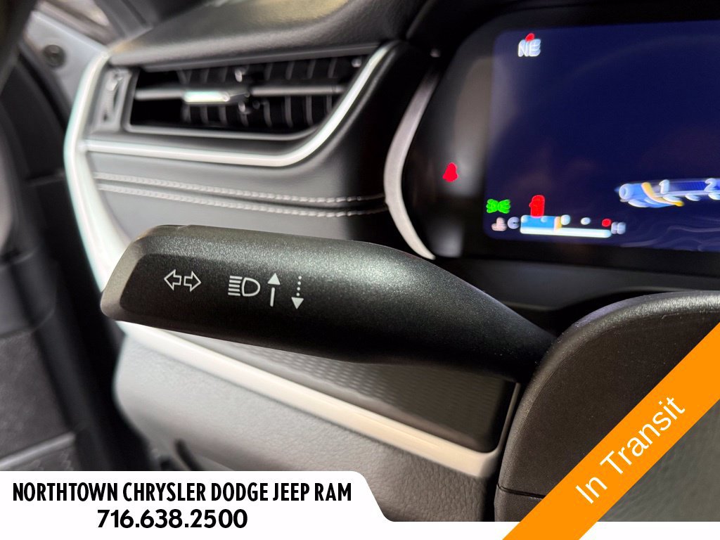 Used 2023 Jeep Grand Cherokee Altitude AWD/4WD image 21