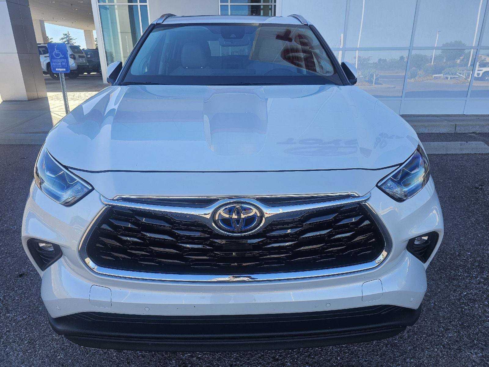 Used 2023 Toyota Highlander Limited image 8