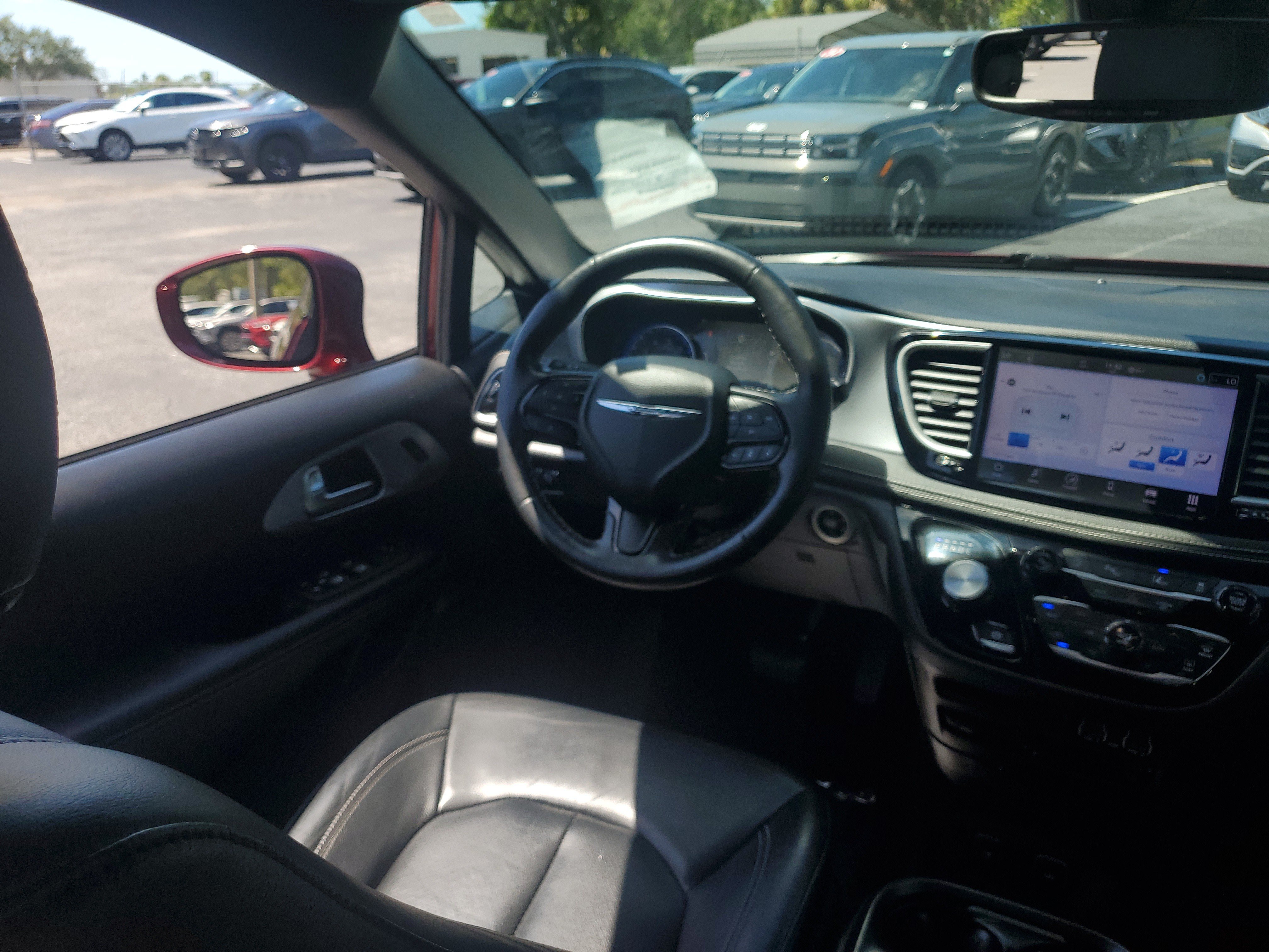 Used 2021 Chrysler Pacifica Touring-L w/ Uconnect Theater Family Group AWD/4WD image 18