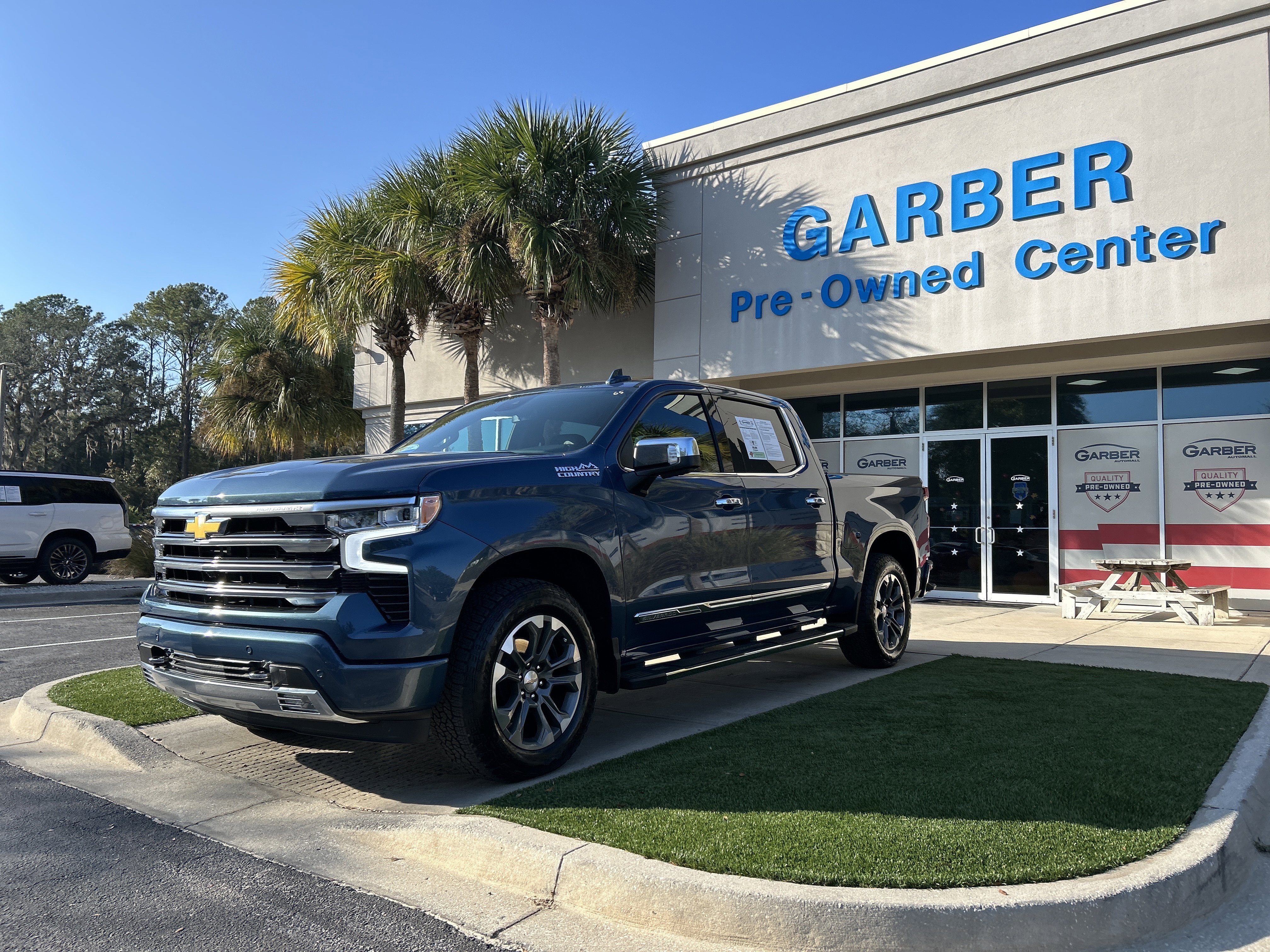 Used 2024 Chevrolet Silverado 1500 High Country w/ Z71 Off-Road Package image 3
