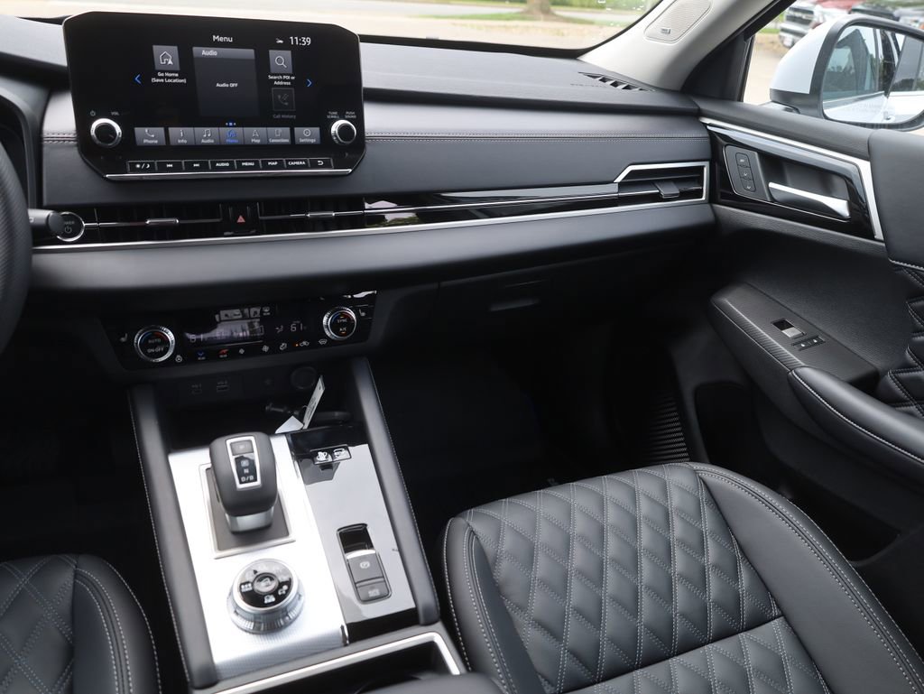 New 2025 Mitsubishi Outlander SEL image 23
