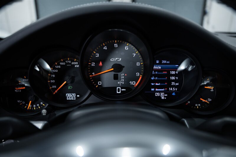 Used 2015 Porsche 911 GT3 RWD image 17