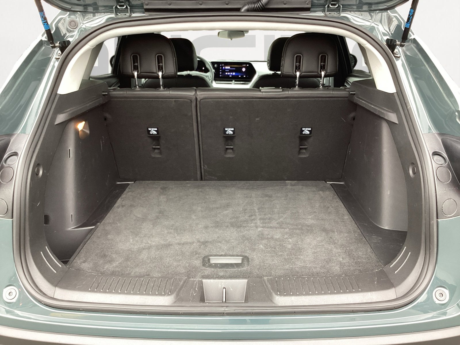 Used 2025 Chevrolet Trax LT FWD image 16