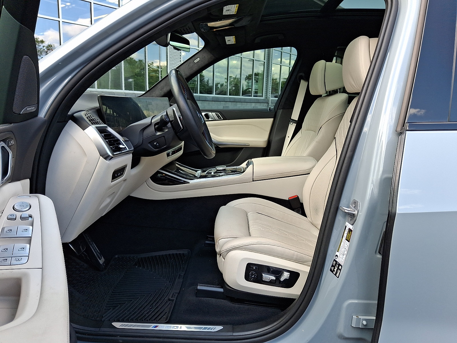 Used 2025 BMW X7 M60i AWD/4WD image 15