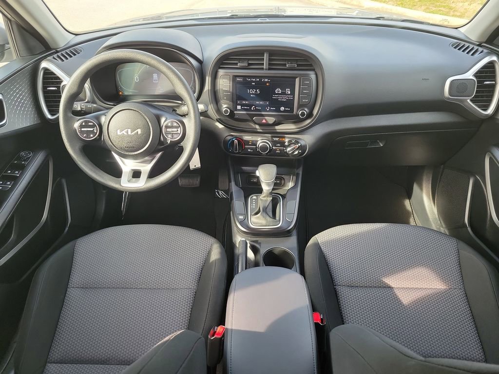 Used 2024 Kia Soul LX w/ Option Group 015 FWD image 10