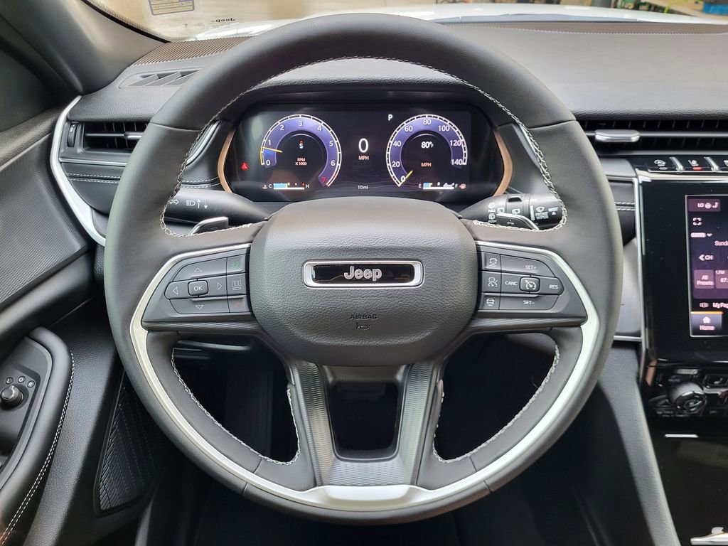 New 2025 Jeep Grand Cherokee Altitude image 15