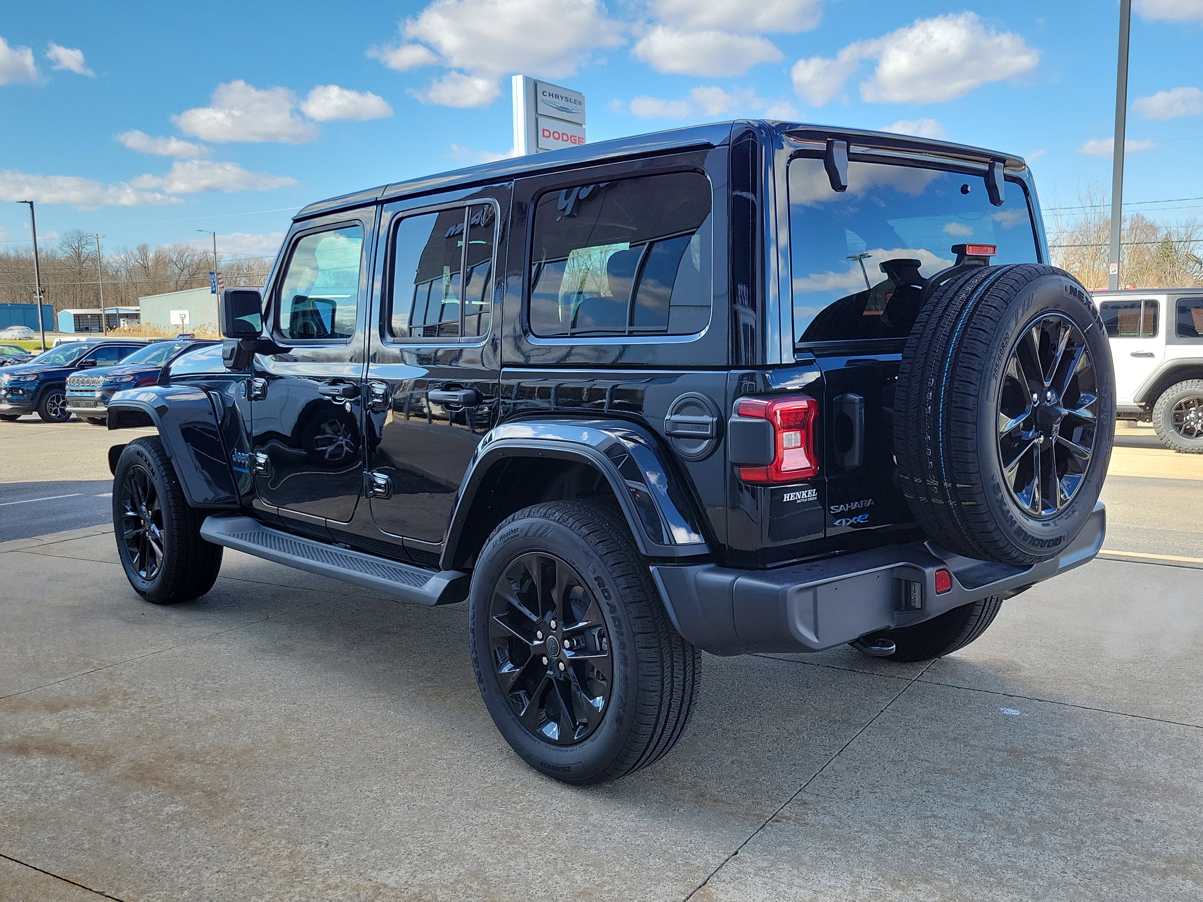 Used 2025 Jeep Wrangler Unlimited Sahara image 3