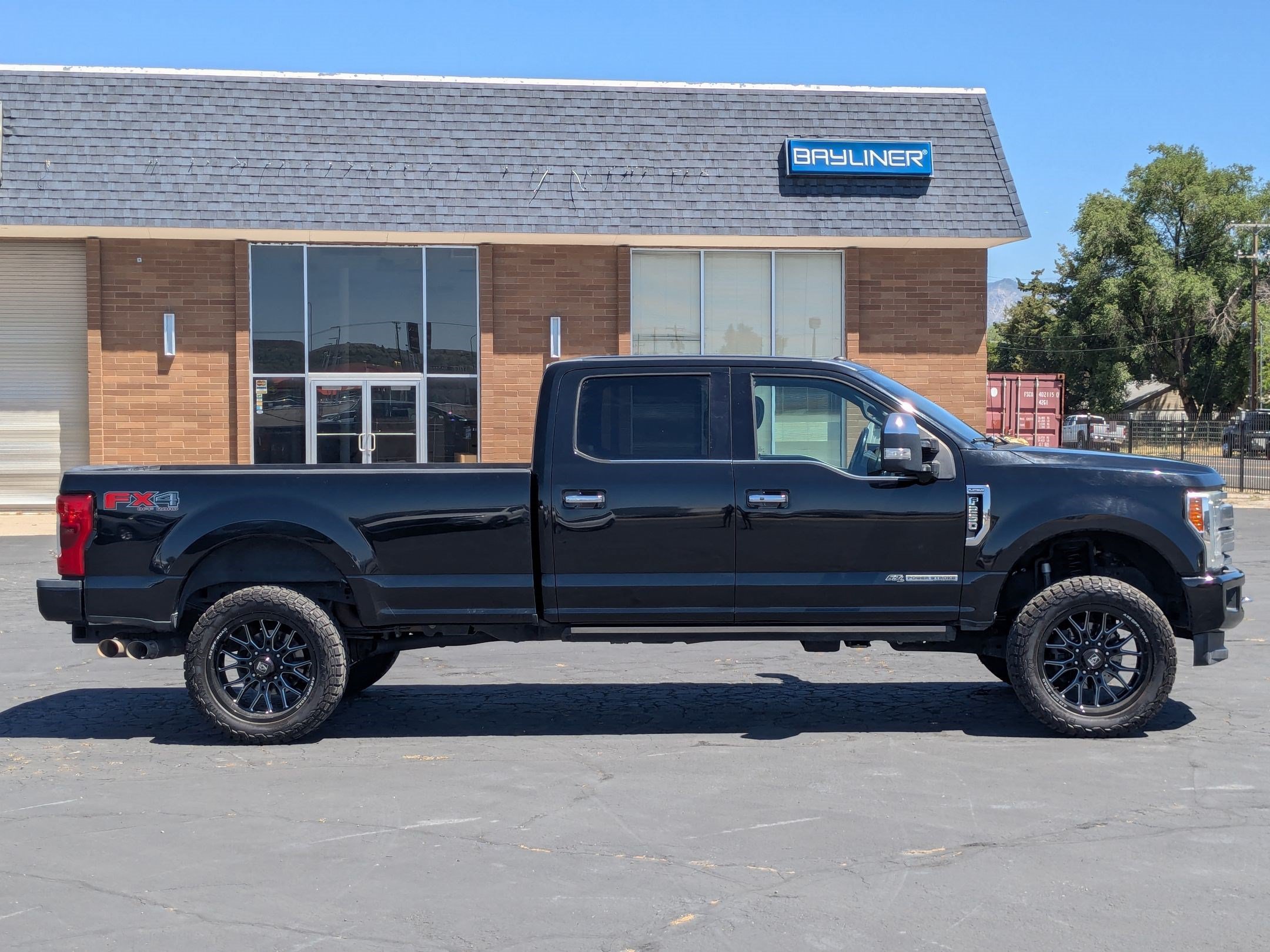 Used 2018 Ford F250 Platinum w/ Platinum Ultimate Package AWD/4WD image 2