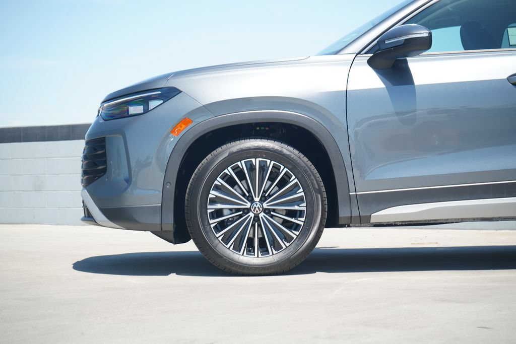 New 2026 Volkswagen Tiguan S FWD image 2