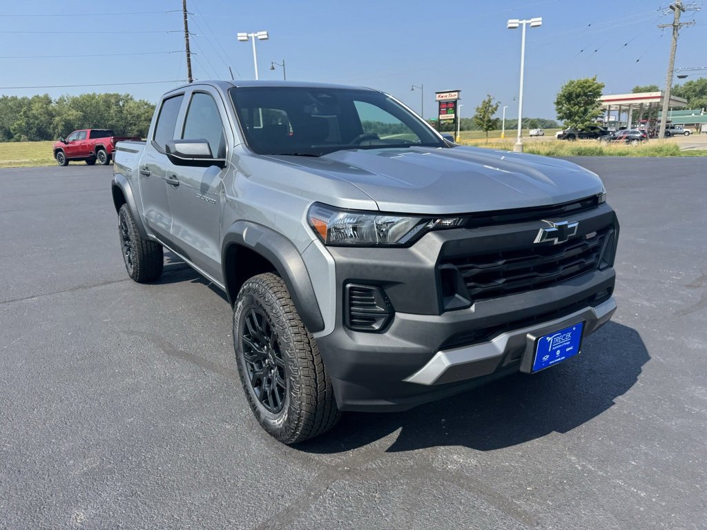 Used 2025 Chevrolet Colorado Trail Boss image 3