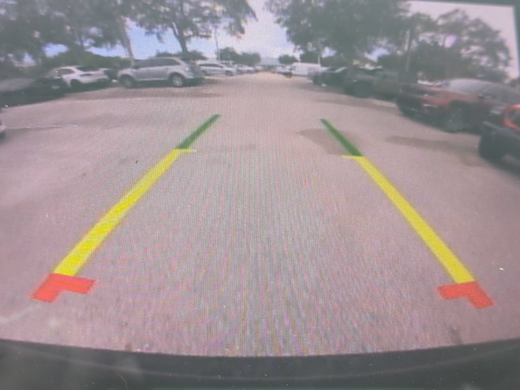 Used 2020 Chrysler Pacifica Touring w/ Advanced Safetytec Group FWD image 23