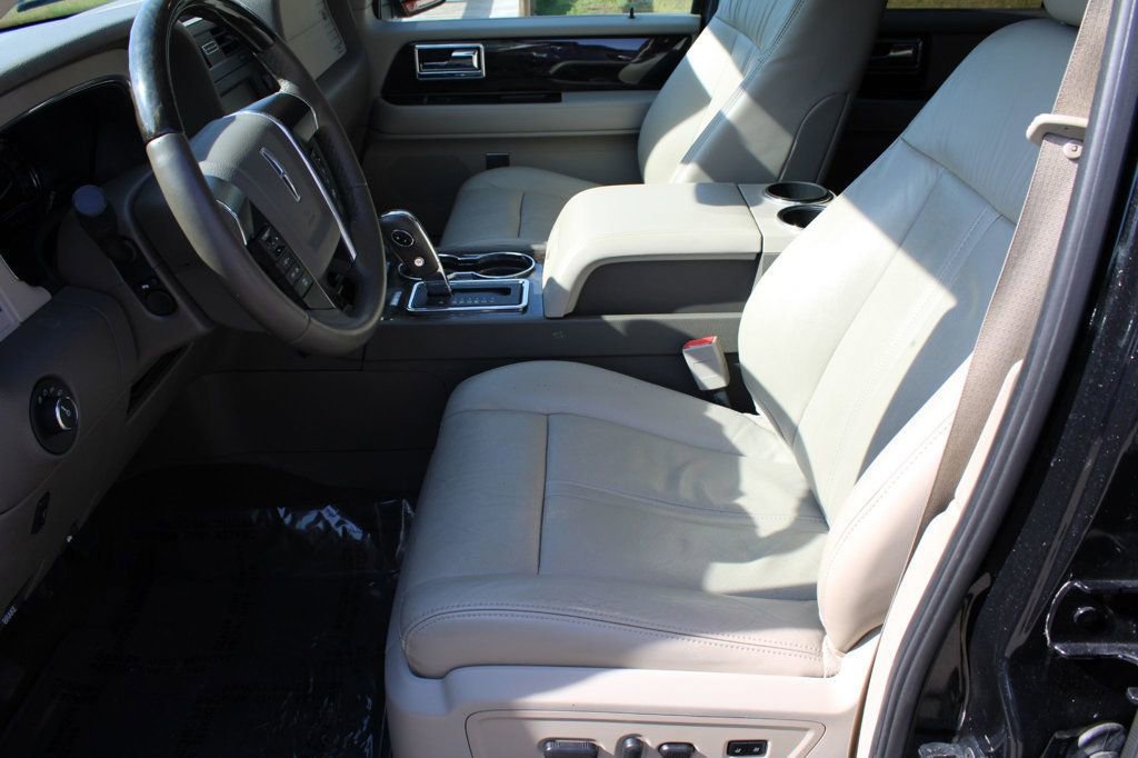 Used 2015 Lincoln Navigator 2WD image 17