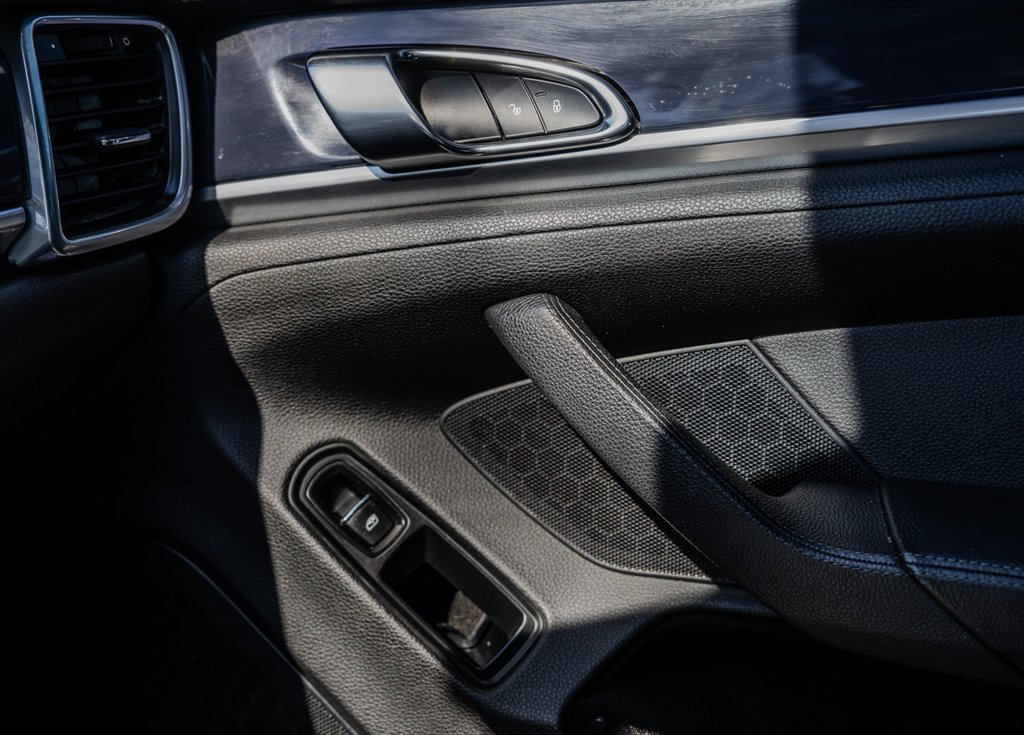 Used 2014 Porsche Panamera 4 image 23