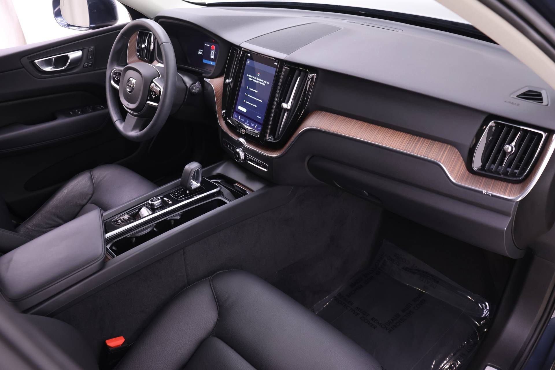 Certified 2023 Volvo XC60 B5 Plus image 22