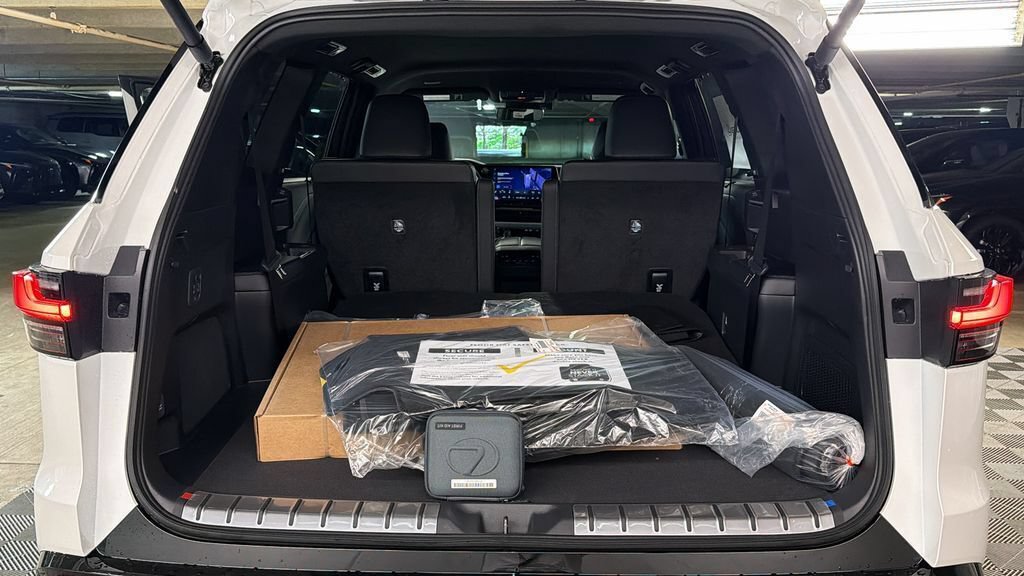 New 2026 Lexus TX 500h AWD image 8