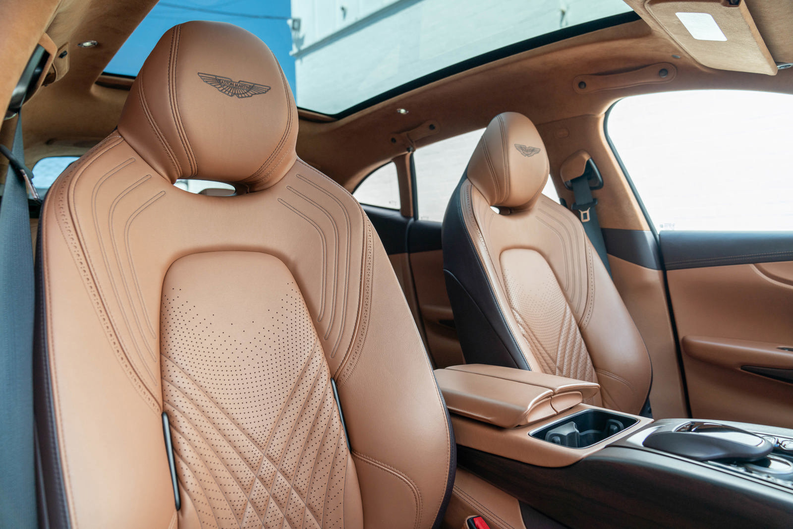 Used 2021 Aston Martin DBX image 36