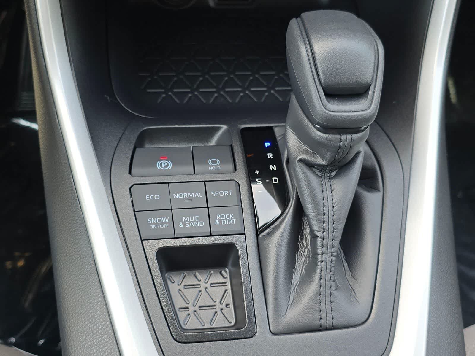 Used 2025 Toyota RAV4 XLE w/ Convenience Package AWD/4WD image 17