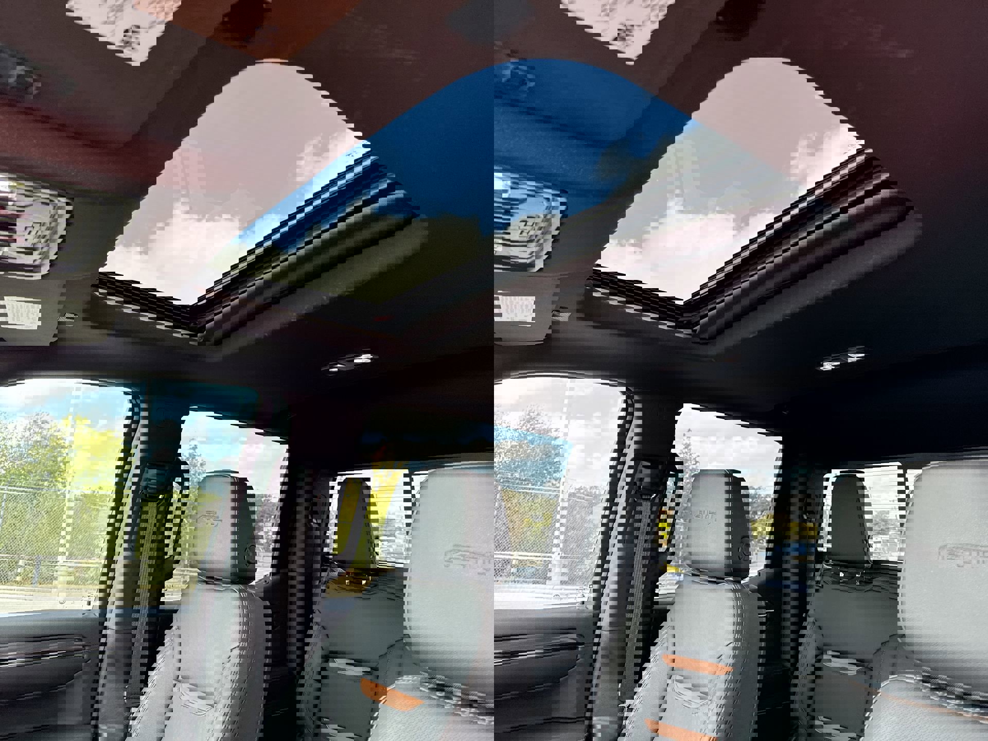 Used 2024 GMC Sierra 1500 AT4 w/ Technology Package image 16