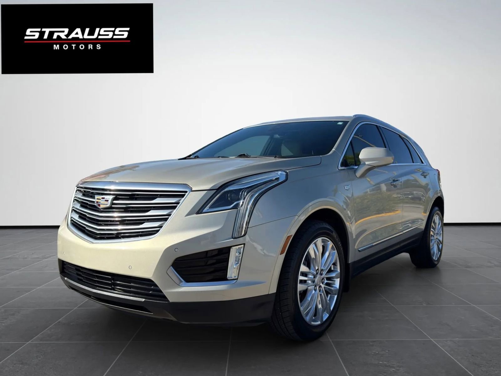 Used 2017 Cadillac XT5 Premium Luxury FWD image 4