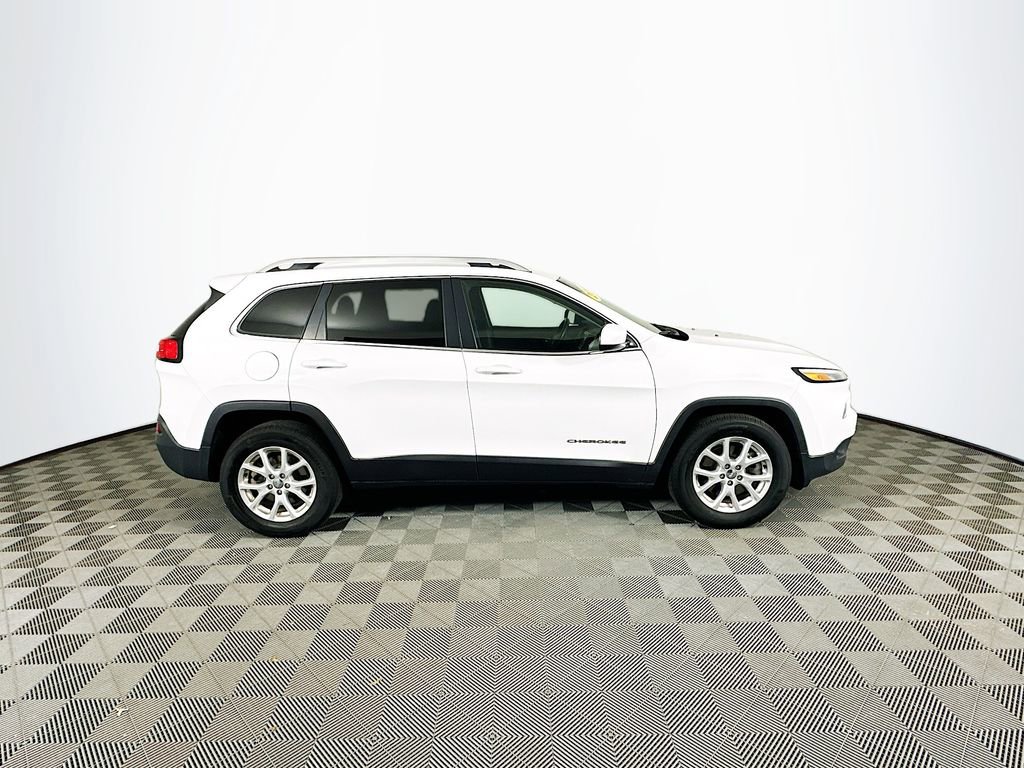 Certified 2016 Jeep Cherokee Latitude w/ Cold Weather Group AWD/4WD image 11