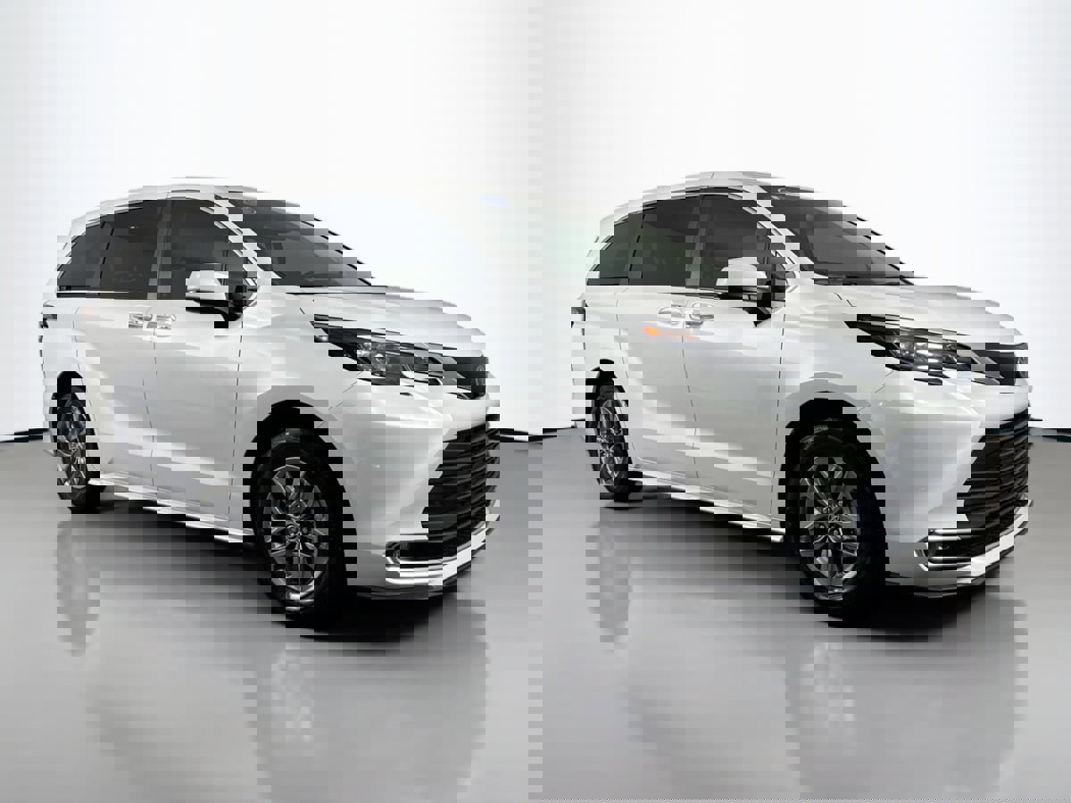 Used 2024 Toyota Sienna XLE image 3