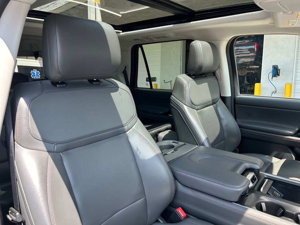 Used 2025 Ford Expedition Active RWD image 16