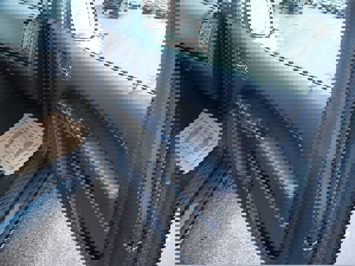 Used 2015 GMC Canyon SLE w/ All-Terrain Package image 25