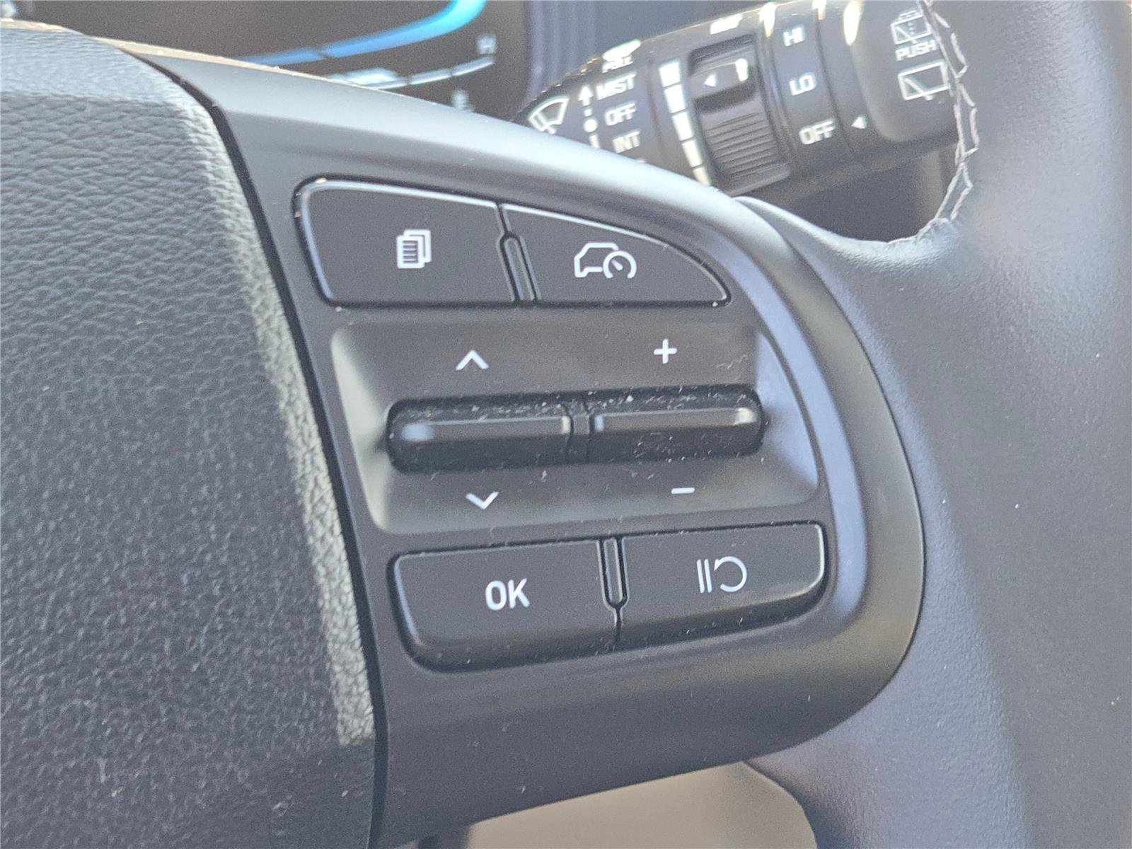 Used 2025 Hyundai Venue SEL image 34