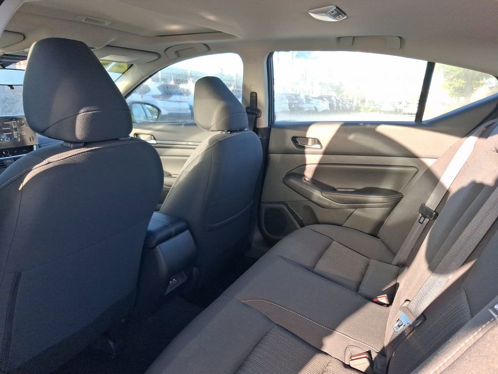 Used 2025 Nissan Altima 2.5 SV w/ SV Premium Package image 7