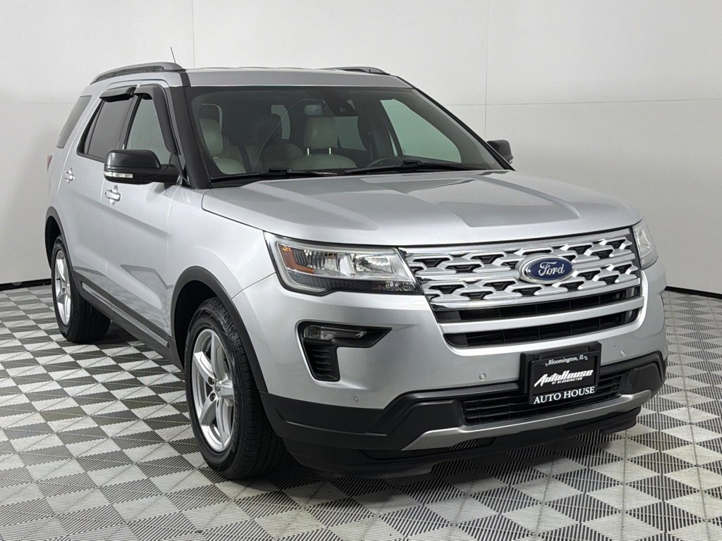 Used 2019 Ford Explorer XLT w/ Equipment Group 202A FWD image 3