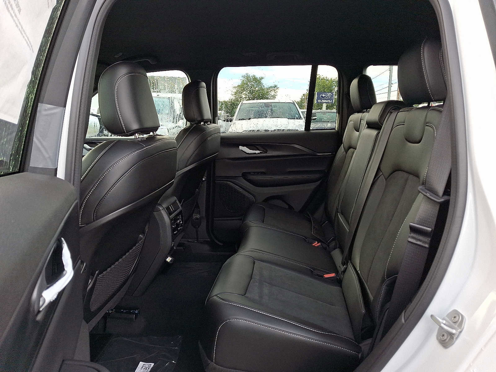 New 2025 Jeep Grand Cherokee Altitude image 6