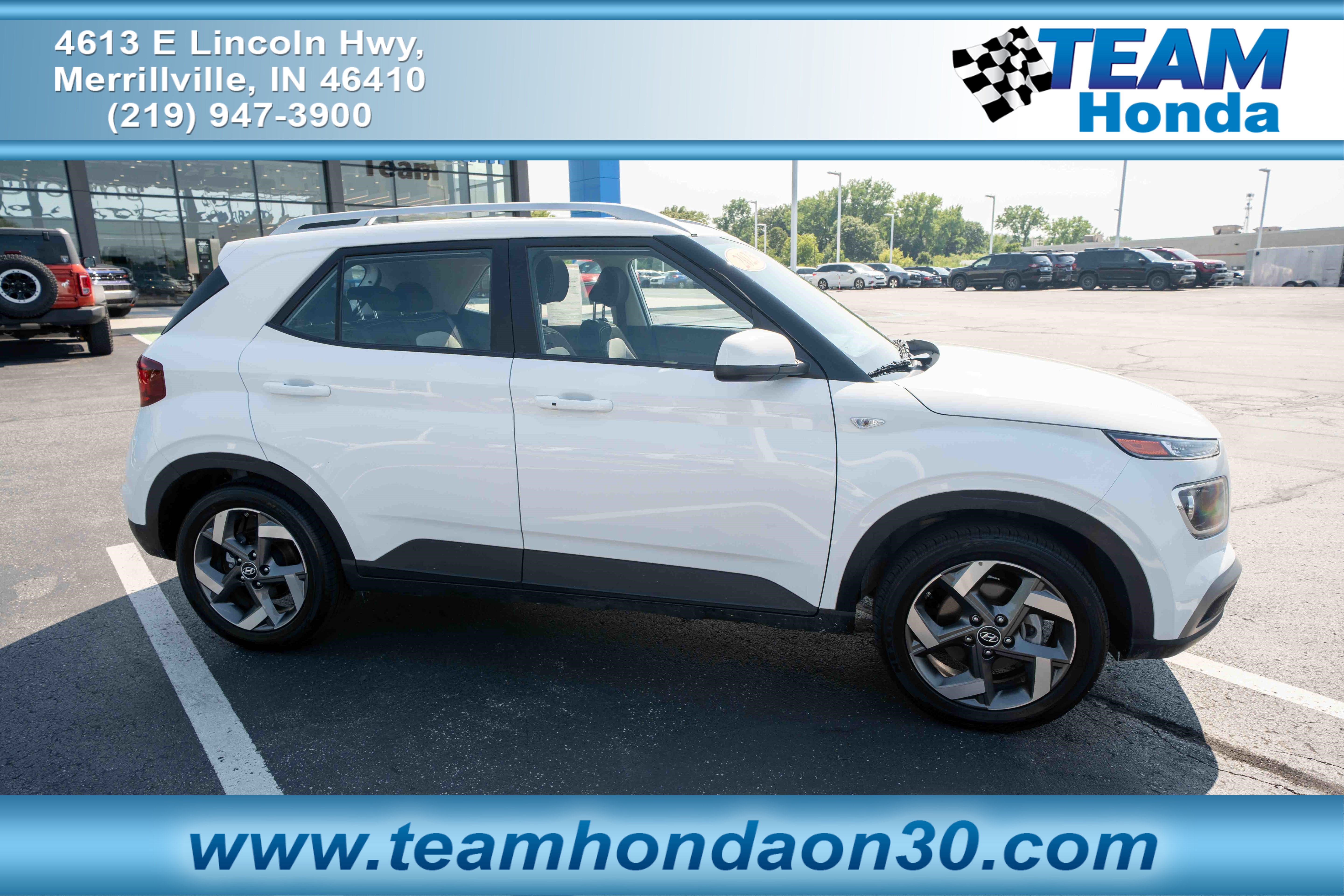 Used 2025 Hyundai Venue SEL FWD image 1