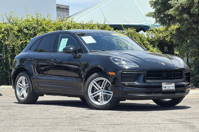 Used 2024 Porsche Macan AWD/4WD image 2